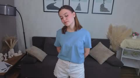 My name is Mia hello everyone online show from April 5, 11:42 am