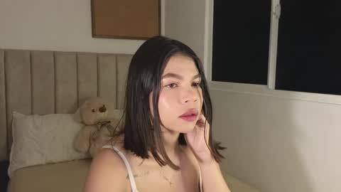 Mia online show from March 19, 5:01 am