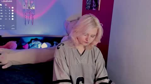 Snapshot of cigaretteduringsex chatting on October 19, 11:23 am Helen and Teya online show from October 19, 11:23 am