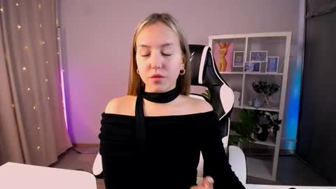 cindylovesmith online show from March 15, 6:04 am