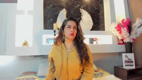 Cinthya  online show from September 25, 12:15 pm