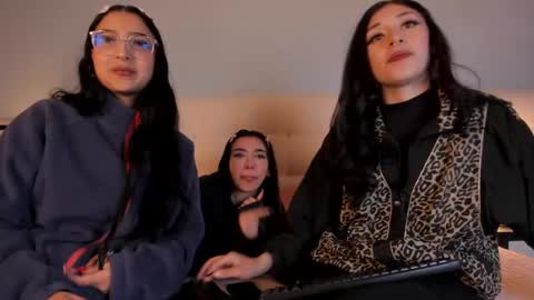 Snapshot of cintya_kors chatting on January 14, 2:19 am Cintya online show from January 14, 2:19 am