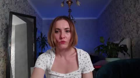 Snapshot of clara_bendover chatting on October 8, 6:12 pm Clara online show from October 8, 6:12 pm