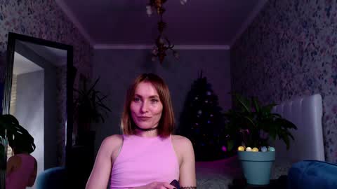 Snapshot of clara_bendover chatting on December 17, 7:15 pm Clara online show from December 17, 7:15 pm