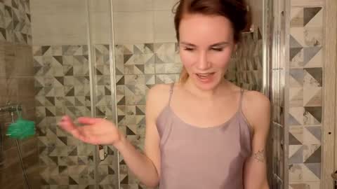 Claire online show from April 3, 2:04 pm