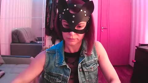 Snapshot of cleo_catra chatting on October 10, 2:22 pm cleo_catra online show from October 10, 2:22 pm