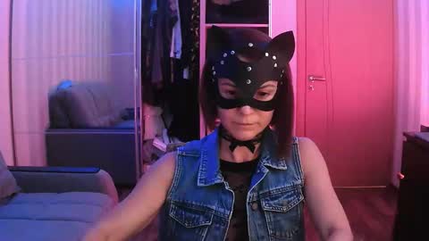 Snapshot of cleo_catra chatting on October 6, 4:01 pm cleo_catra online show from October 6, 4:01 pm