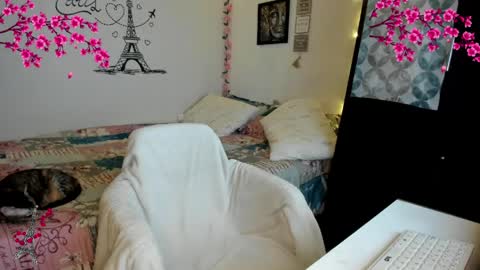 cleo_christmas online show from April 2, 1:03 am