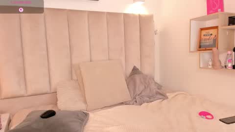 clhoe_johnson_ online show from October 3, 3:00 am