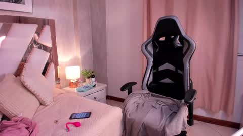 clhoe_johnson_ online show from October 2, 2:38 am