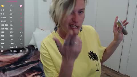 Snapshot of clittytastic chatting on October 1, 2:00 pm Syl online show from October 1, 2:00 pm