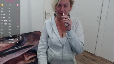 Snapshot of clittytastic chatting on September 14, 5:33 pm Syl online show from September 14, 5:33 pm