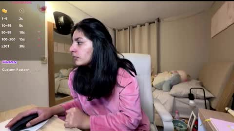 cloe small online show from November 22, 2:03 am