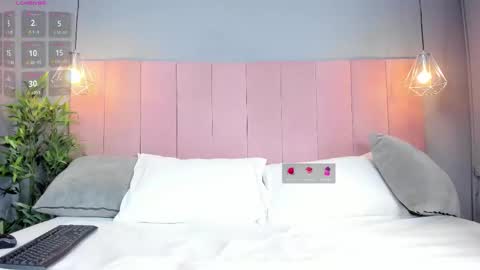 C L O E  online show from September 13, 5:15 am