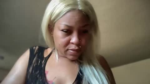Snapshot of cocanutt_ chatting on December 16, 6:27 pm CocaNutt online show from December 16, 6:27 pm
