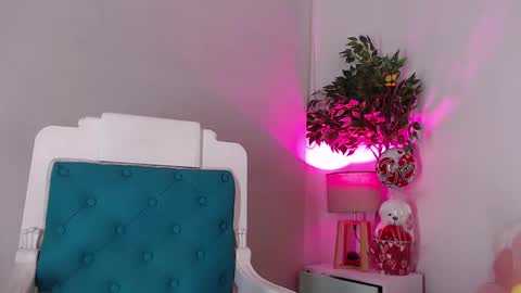 Snapshot of cofee_dreams chatting on February 24, 5:42 pm Coffee Dreams online show from February 24, 5:42 pm