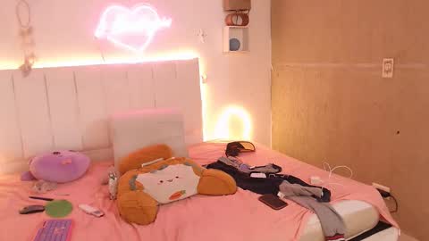 coffe_eyes online show from October 25, 8:44 am