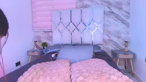 colett online show from April 14, 12:27 pm