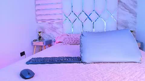 colett online show from June 13, 11:51 am