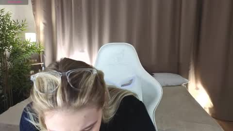 Collen Mon Tue Wed Thu Fri GMT 3 0300am - 0900am  online show from April 6, 4:52 pm