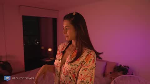 Laura online show from October 16, 11:07 pm