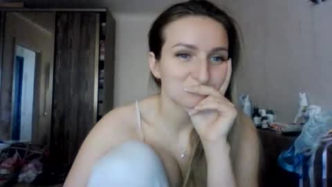 cora_fora online show from May 1, 11:57 am
