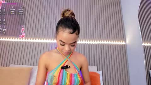 coralineross_ online show from September 15, 11:07 am