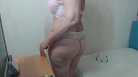 Snapshot of corssika chatting on September 19, 5:34 pm corssika online show from September 19, 5:34 pm