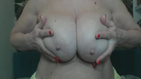 Snapshot of corssika chatting on February 23, 7:23 pm corssika online show from February 23, 7:23 pm