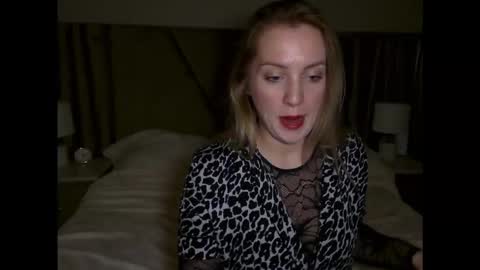 Snapshot of cosmo_blondiee chatting on October 6, 6:02 pm cosmo_blondiee online show from October 6, 6:02 pm