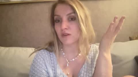 Snapshot of cosmo_blondiee chatting on September 27, 8:38 pm cosmo_blondiee online show from September 27, 8:38 pm