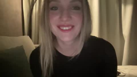 Snapshot of cosmo_blondiee chatting on September 20, 7:12 pm cosmo_blondiee online show from September 20, 7:12 pm