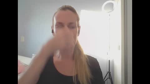 Anny online show from April 15, 7:58 pm