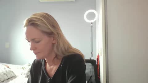 Anny online show from March 13, 6:31 pm