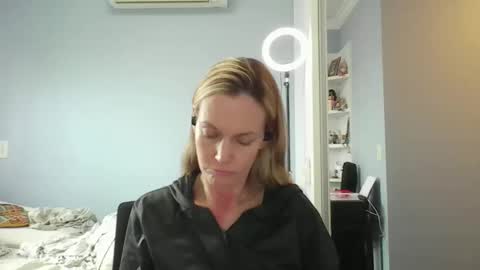 Anny online show from February 9, 10:50 am