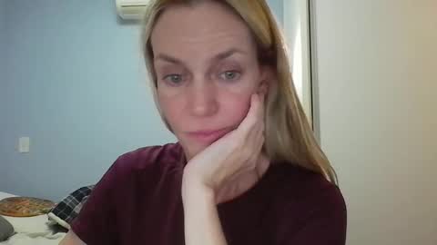 Anny online show from April 3, 5:11 pm