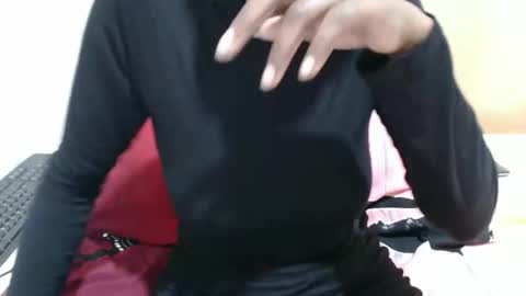 Snapshot of crazyebonie chatting on October 17, 5:21 am Ebonie online show from October 17, 5:21 am