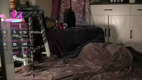 Creature Marie online show from November 27, 2:36 am