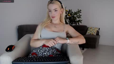 cris_tinne online show from June 7, 3:41 pm