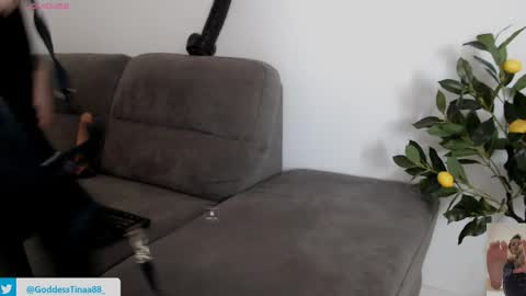 cris_tinne online show from April 4, 3:00 pm