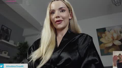 Snapshot of cris_tinne chatting on December 10, 6:17 pm cris_tinne online show from December 10, 6:17 pm