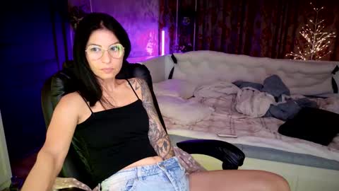 Snapshot of crissy_love chatting on October 4, 10:14 pm crissy_love online show from October 4, 10:14 pm