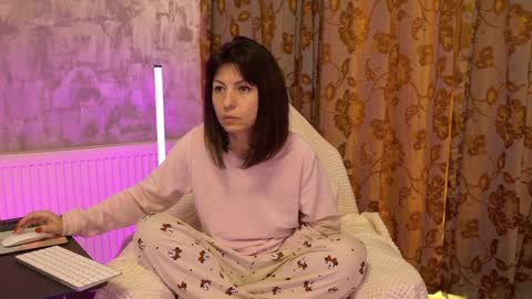 crissy_love online show from April 5, 6:01 am