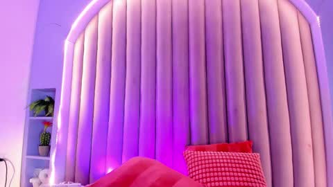 Nicole  Connection time 220pm-910pmCol online show from March 2, 7:31 pm