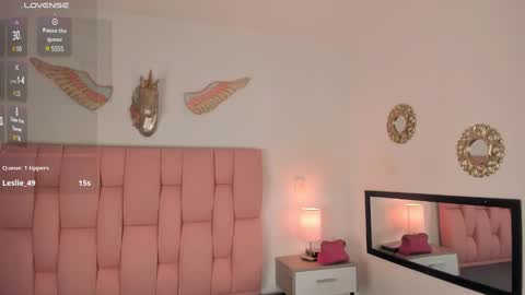 Snapshot of cristalmunez chatting on January 3, 12:19 pm cristal online show from January 3, 12:19 pm