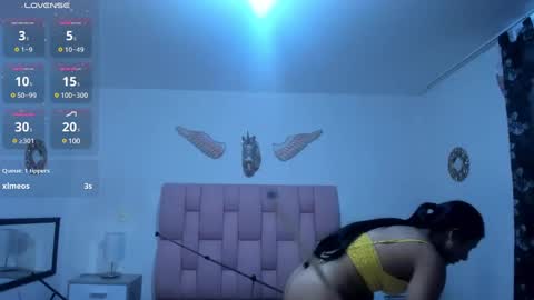 Snapshot of cristalmunez chatting on February 2, 10:49 pm cristal online show from February 2, 10:49 pm