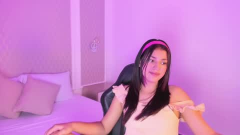 C R I S T I N online show from April 21, 8:05 pm