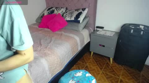 Snapshot of cristin_doll chatting on February 9, 5:43 pm cristina online show from February 9, 5:43 pm