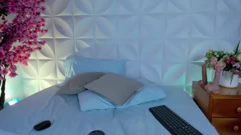 Snapshot of cristina_gallardo chatting on October 16, 2:09 pm C R I S T I N A online show from October 16, 2:09 pm