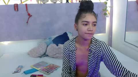 Snapshot of cristinnray chatting on September 29, 1:22 am Cristin online show from September 29, 1:22 am
